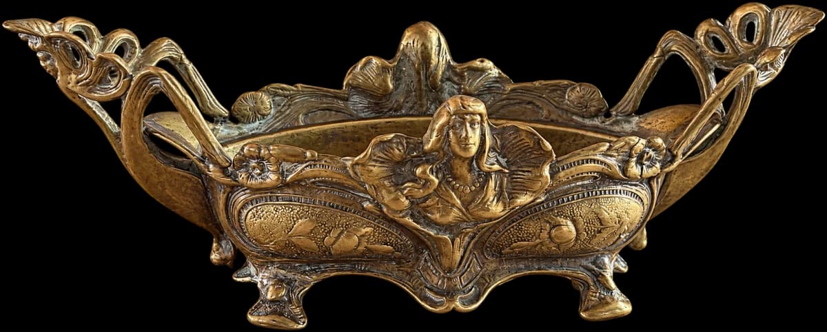 Patinated metal bowl with female figures, two openwork handles and small feet